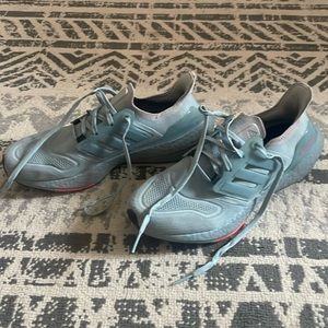 Adidas UltraBoost 22	, like new! Size 9.5